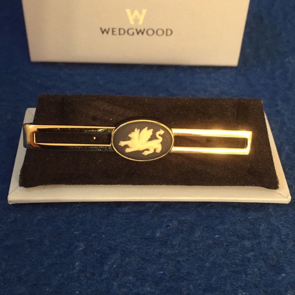 NIB Wedgwood  Dark Blue Jasperware Tie Tac or Clip - Picture 5 of 8